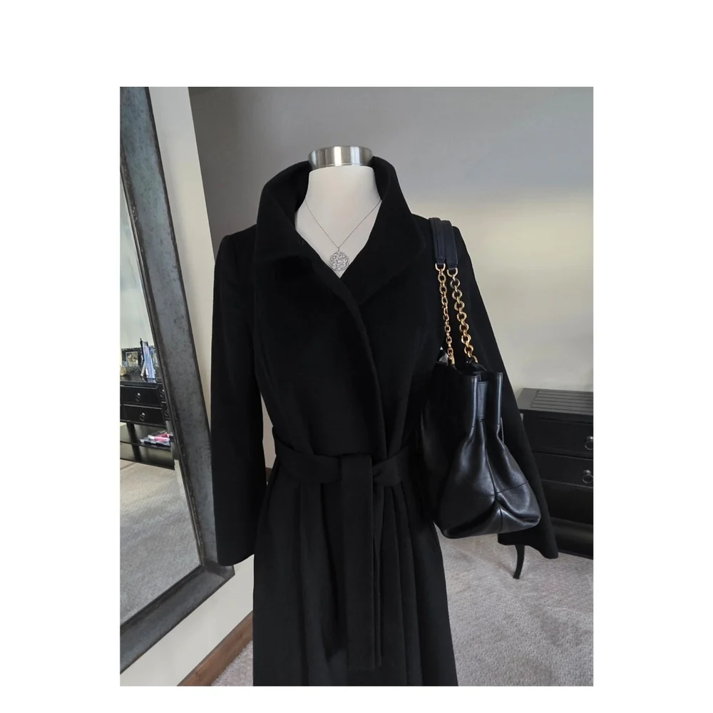 Salvatore Ferragamo Florence Gancini Shoulder Bag Black With Gold Hardware - Picture 3 of 10